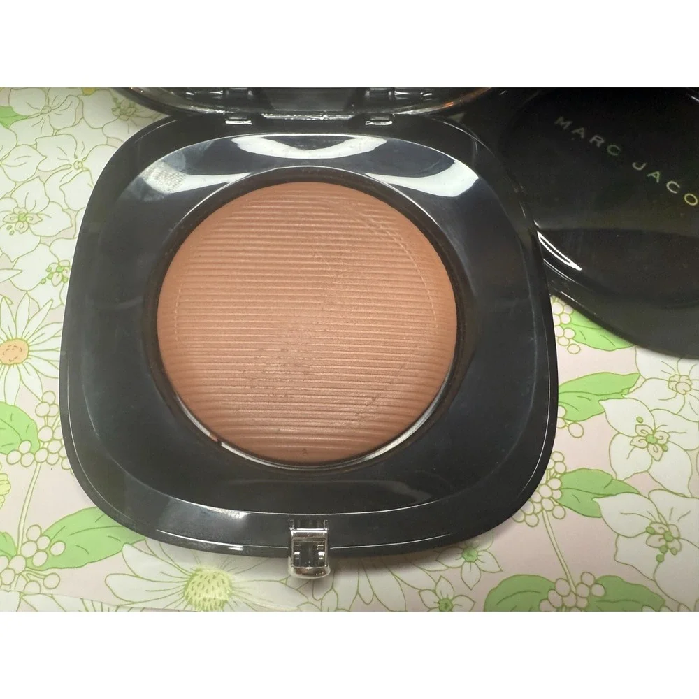 Marc Jacobs Foundation Lot of 2 Perfection Powder Featherweight‎ 800 Cocoa Deep